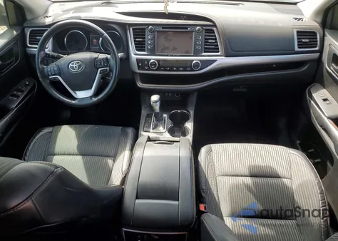 2018 Toyota Highlander Le Plus from USA, damaged, VIN 5TDZZRFH5JS283668